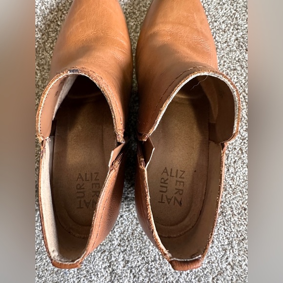 Naturalizer Bootie Size 8 - Picture 5 of 8